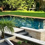 Les Ecuries De Rigny, De Gamme Avec Privatif Et Piscine Au Coeur D'un Jardin Arbore Bed & Breakfast 4*