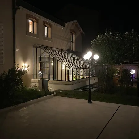 Les Ecuries De Rigny, De Gamme Avec Privatif Et Piscine Au Coeur D'un Jardin Arbore Bed and breakfast 4*