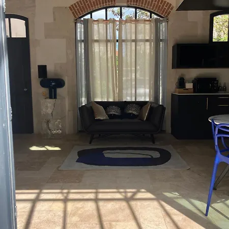 Les Ecuries De Rigny, Suite Haut De Gamme Avec Jardin, Jacuzzi Et Piscine *