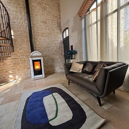 Bed & Breakfast Les Ecuries De Rigny, Suite Haut De Gamme Avec Jardin, Jacuzzi Et Piscine *