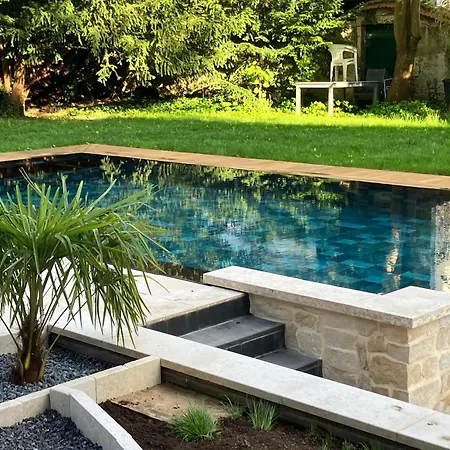 Les Ecuries De Rigny, De Gamme Avec Jardin, Jacuzzi Et Piscine Bed & Breakfast 4*