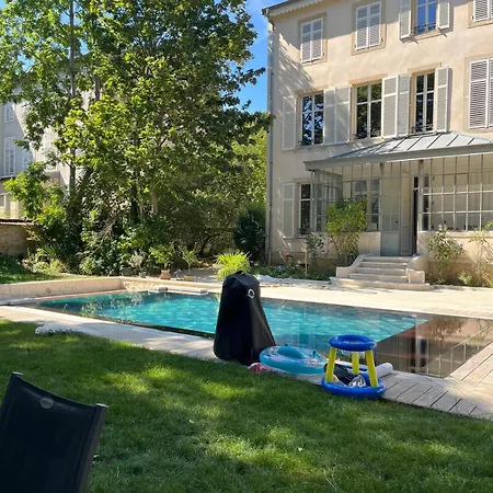 Les Ecuries De Rigny, De Gamme Avec Privatif Et Piscine Au Coeur D'un Jardin Arbore
