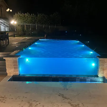 Bed and breakfast Les Ecuries De Rigny, De Gamme Avec Privatif Et Piscine Au Coeur D'un Jardin Arbore