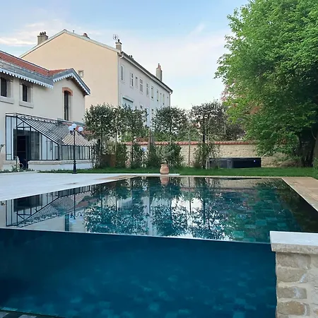 Les Ecuries De Rigny, De Gamme Avec Jardin, Jacuzzi Et Piscine Bed & Breakfast Nancy