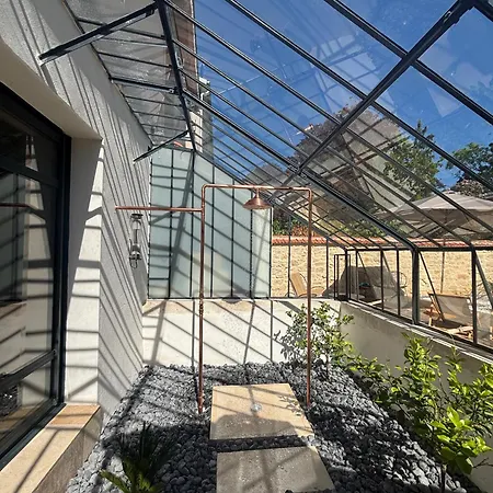 Les Ecuries De Rigny, De Gamme Avec Privatif Et Piscine Au Coeur D'un Jardin Arboré