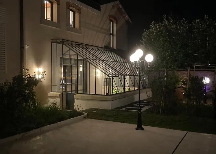 Les Ecuries De Rigny, De Gamme Avec Privatif Et Piscine Au Coeur D'un Jardin Arbore Bed and breakfast 4*