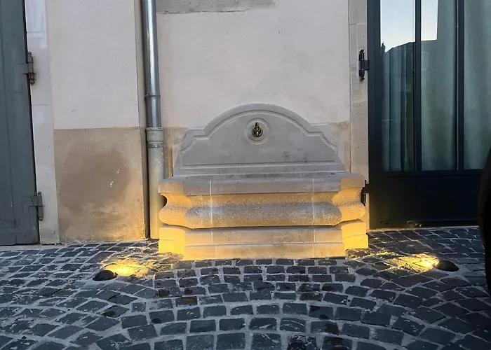 Les Ecuries De Rigny, De Gamme Avec Privatif Et Piscine Au Coeur D'un Jardin Arbore 4*