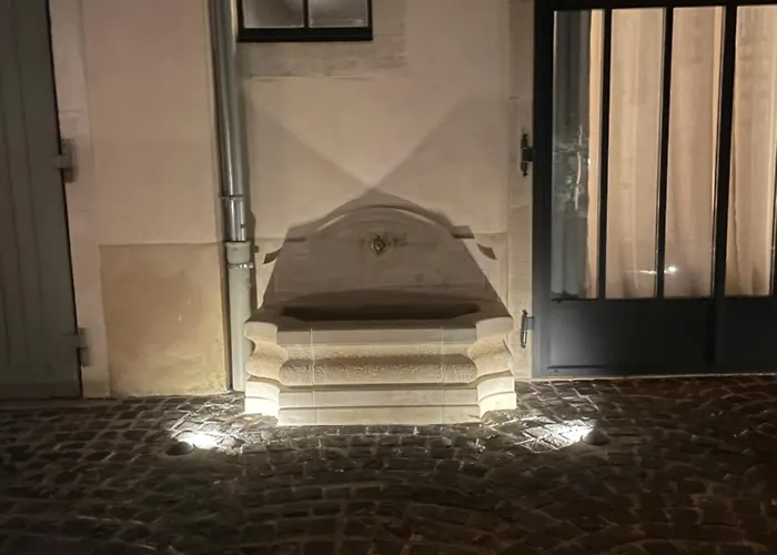 Les Ecuries De Rigny, De Gamme Avec Privatif Et Piscine Au Coeur D'un Jardin Arbore Bed and breakfast