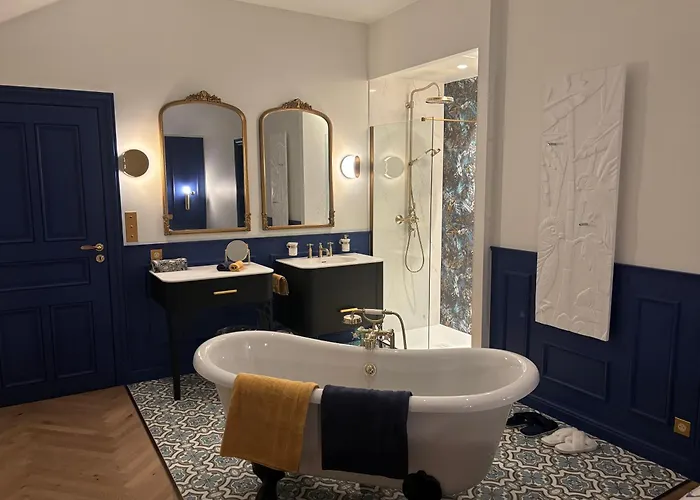 Bed and breakfast Les Ecuries De Rigny, De Gamme Avec Privatif Et Piscine Au Coeur D'un Jardin Arbore