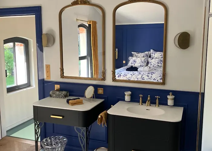 Bed and breakfast Les Ecuries De Rigny, De Gamme Avec Privatif Et Piscine Au Coeur D'un Jardin Arbore 4*