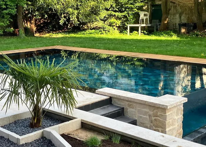 Les Ecuries De Rigny, De Gamme Avec Privatif Et Piscine Au Coeur D'un Jardin Arbore Bed and breakfast 4*