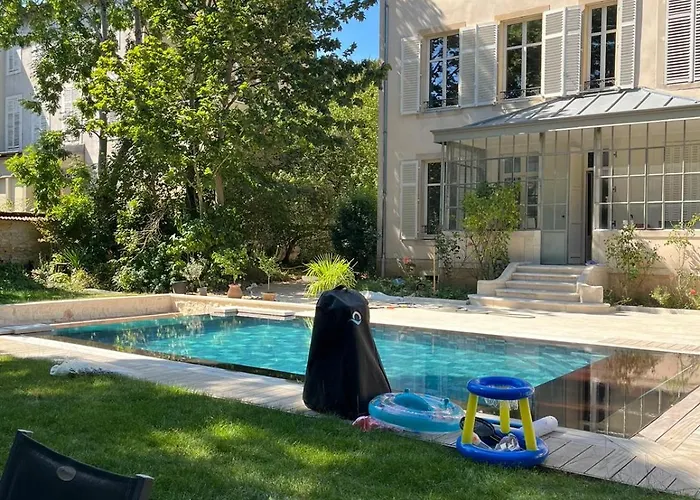 Les Ecuries De Rigny, De Gamme Avec Privatif Et Piscine Au Coeur D'un Jardin Arbore