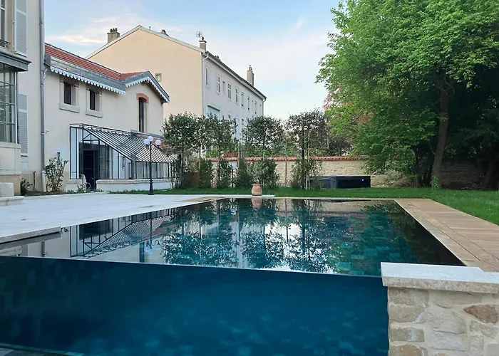 Les Ecuries De Rigny, De Gamme Avec Privatif Et Piscine Au Coeur D'un Jardin Arbore Bed and breakfast Nancy