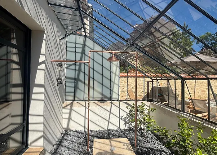 Les Ecuries De Rigny, De Gamme Avec Privatif Et Piscine Au Coeur D'un Jardin Arbore