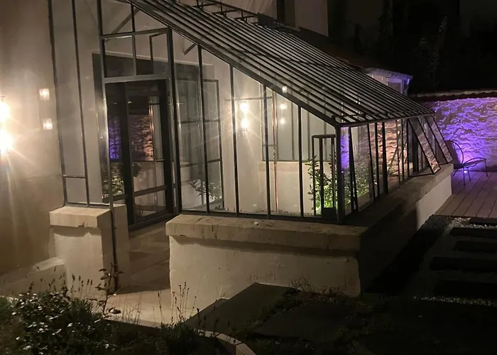 Les Ecuries De Rigny, De Gamme Avec Privatif Et Piscine Au Coeur D'un Jardin Arbore Bed and breakfast